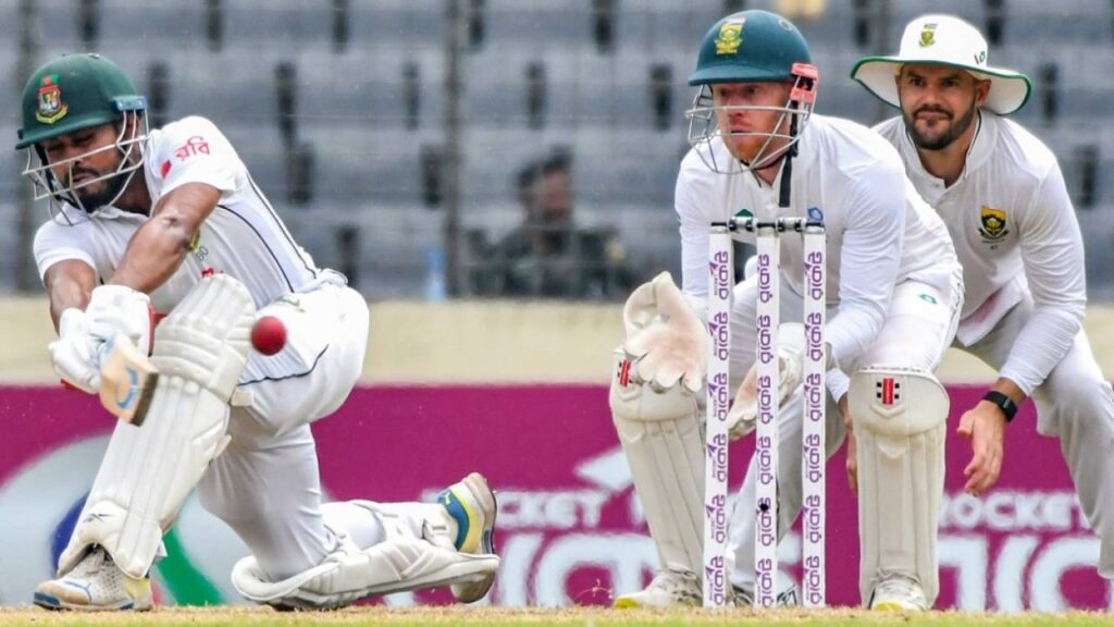 Mehidy and Jaker Lead Bangladesh's Recovery on Disrupted Third Day