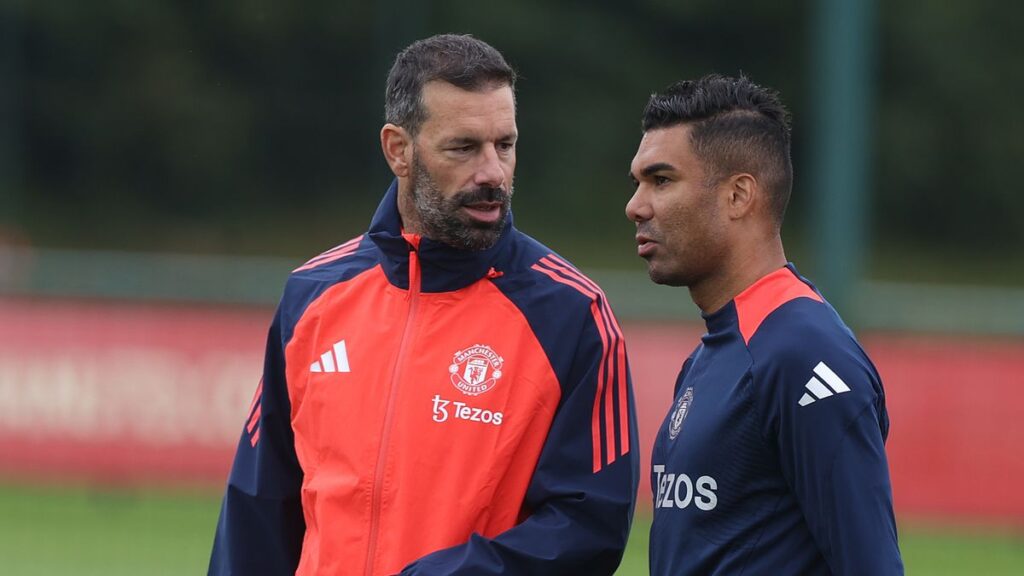 Casemiro and Van Nistelrooy in training session